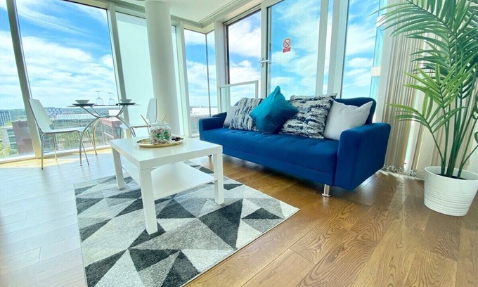 Central Milton Keynes Apartamento | Modern 2 bed in central MK, Free Parking, Smart TV