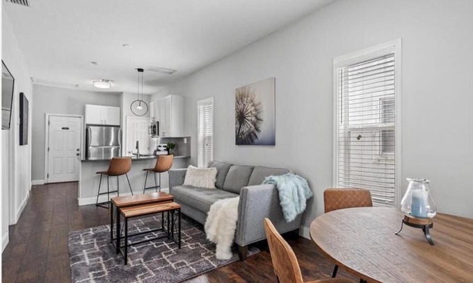 North Hyde Park Casa | Modern 2 Bedrm House w Free Parking Near Downtown