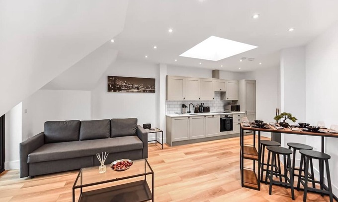 Addiscombe Apartamento | Modern 2 Bedroom Stay, Balcony, East Croydon
