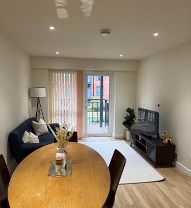 Whittington Apartamento | Modern 2-Bedroom 2-Bath Apartment-Stylish&Spacious