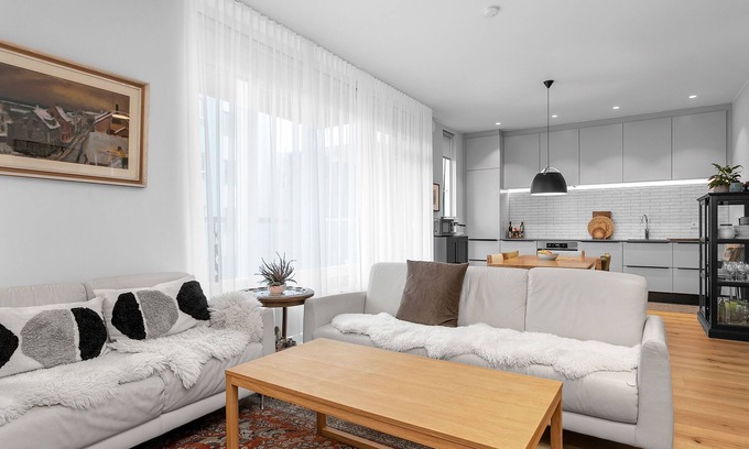 Hliðar Apartamento | Modern, 2-bedroom apartment 15min walk from downtown Reykjavik. Free parking.