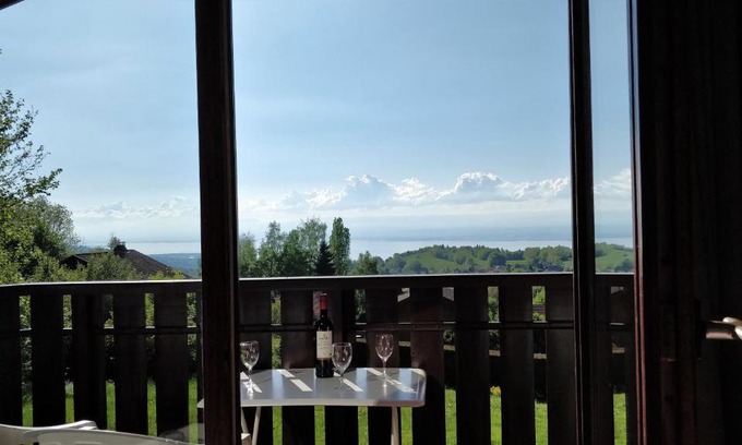 Thollon-les-Memises Apartamento | Modern 2 bedroom apartment with lake view, close to cablecar, ski slopes, restaurants and Lake Geneva