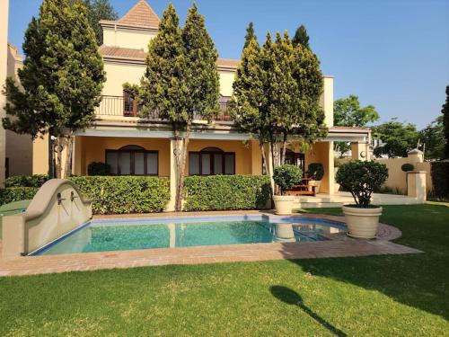 Lone Hill Apartamento | Modern 2 Bedroom apartment with club house pool