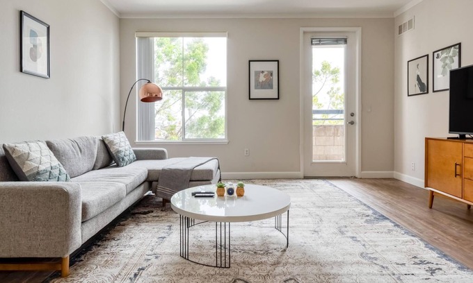 Foster City Apartamento | Modern 2 Bedroom in Foster City w/ Amenities
