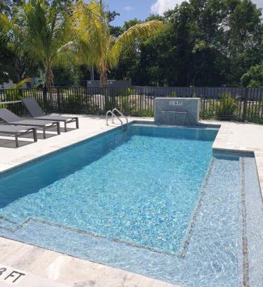 West Bay Apartamento | Modern 2 bedroom walking distance to the beach!