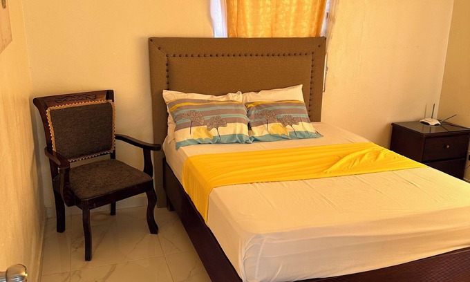 Municipio Consuelo Apartamento | Modern 2-bedroom with WiFi and AC in tranquil Consuelo