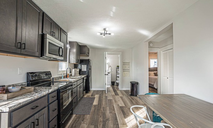 Troy Apartamento | Modern 2 BR Apartment in Troy