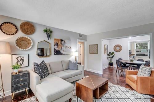 San Marco Casa | Modern 2 BR Condo - 2 block from San Marco