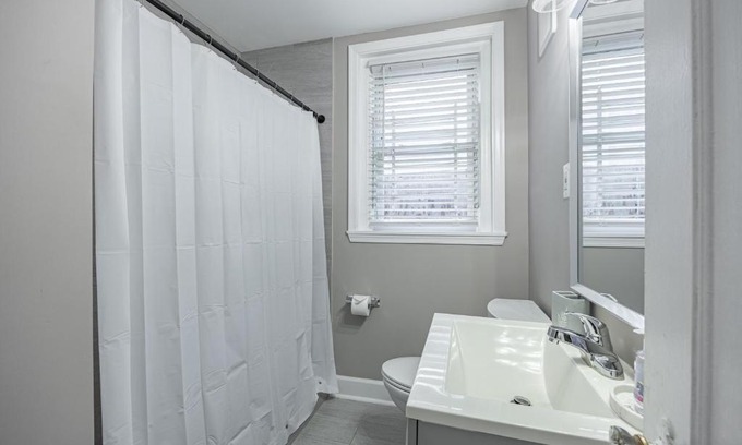 Anacostia Apartamento | MODERN 2 BR Condo Near Transportation + 10 Min to Downtown