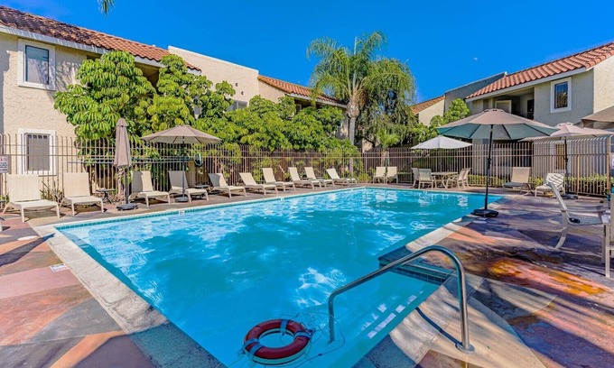 Mira Mesa Condominio | Modern 2-BR Family Condo: Free Gym, Pool Access & Laundry + Pets are welcome