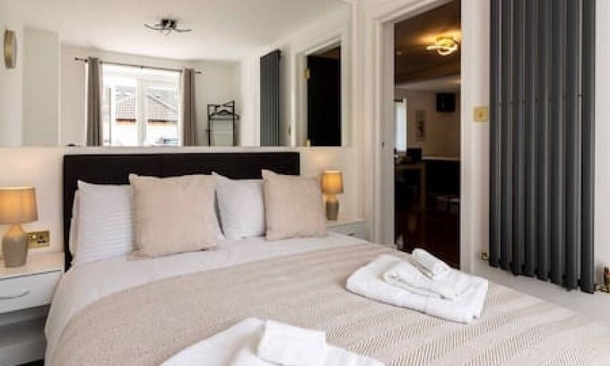 Cowley Apartamento | Modern 2 BR In Cowley W/Free Parking