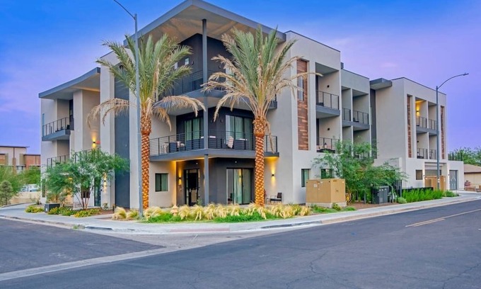 Security Acres Apartamento | Modern 2-BR next to Old Town Scottsdale