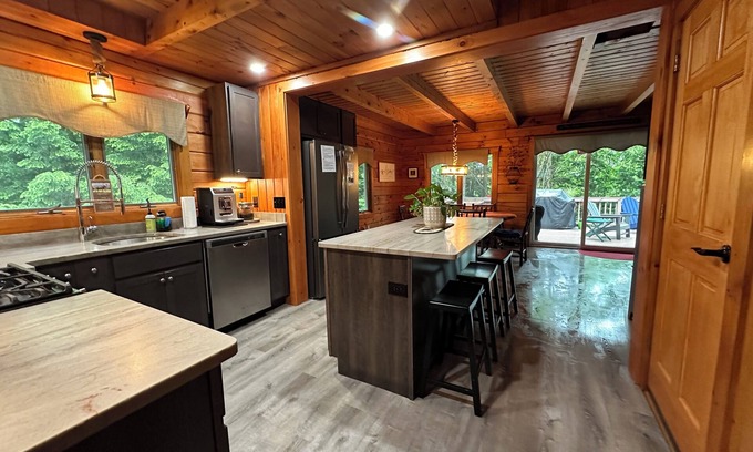 Intervale Cabina | Modern, 2 King, 4 BDRM Private Luxury Log Cabin