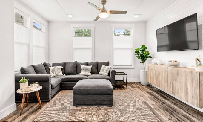 Downtown Charleston Casa | Modern 2b/2.5b | Downtown w/ Parking - Ideal for Long Stays