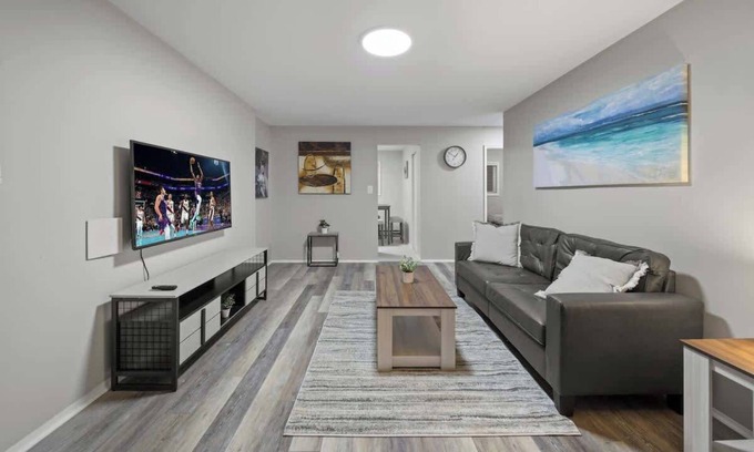 Hazel Park Apartamento | Modern 2BD Apartment Near Royal Oak