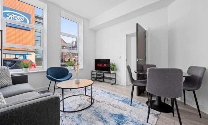 Warrington Apartamento | Modern 2BD City Apartment