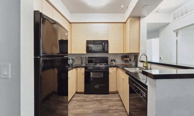 Del Rey Apartamento | Modern 2bdr apt in MarinaDelRey, parking, pool,gym