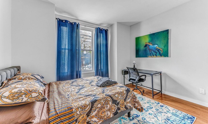West New York Apartamento | Modern 2BHK - 15 mins bus ride to Time Square, NYC