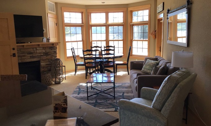 Three Lakes Condominio | Modern 2BR/2BA Condo at Northernaire Resort – Steps from the Lake & Trails!