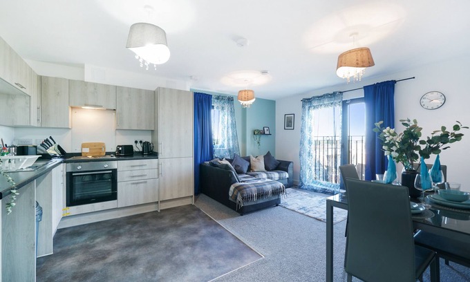 George Green Apartamento | Modern 2BR/ 2BA Heathrow Apartment + Free Parking