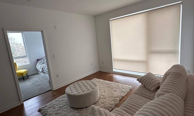Downtown Apartamento | Modern 2BR/2BA Near Glendale Galleria – Walk to Shopping & Dining!