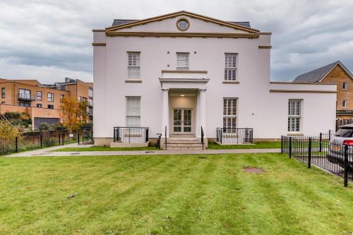 Hemel Hempstead Apartamento | Modern 2BR 2BA with Free Parking - Sleeps 6
