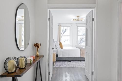 West New York Apartamento | Modern 2BR Comfort for 5 People - 20 Mins to NYC