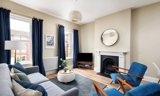 Cotham Apartamento | Modern 2BR Flat | Walk to Clifton | Free Parking