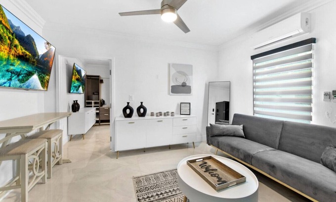 Tavernier Apartamento | Modern 2BR Getaway | Full Kitchen + Bunks + AC