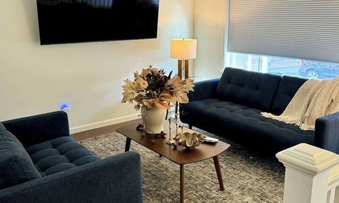 Williston Apartamento | Modern 2BR Getaway Prime Downtown Location