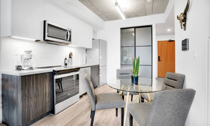 Wellington Village Apartamento | Modern 2BR Hideaway near to Remic Rapids Park