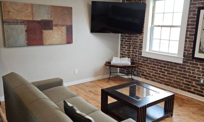 Maryville Apartamento | Modern 2BR in Great Location (202)