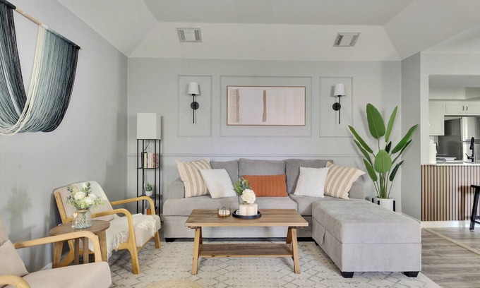 Los Indios Casa | Modern 2BR in North Austin! Pet Friendly + WFH Ready