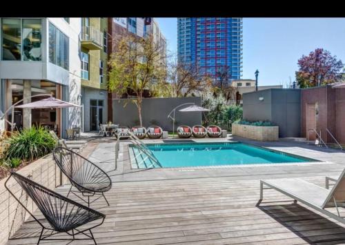 East Village Apartamento | Modern 2BR Near Petco Park & Convention Center