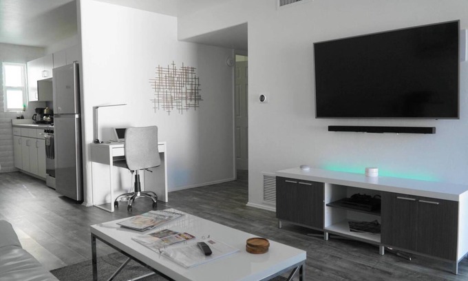 The Garden District Apartamento | Modern 2BR Oak Flower Getaway de Navore