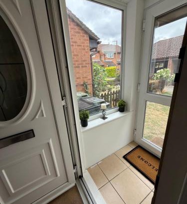 Great Linford Apartamento | Modern 2BR Stay FREE WIFI FREE PARKING