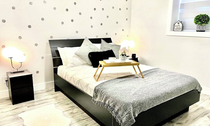 Delta Casa | Modern 2BR Suite with Kitchen, Close to Vancouver, Pet Friendly