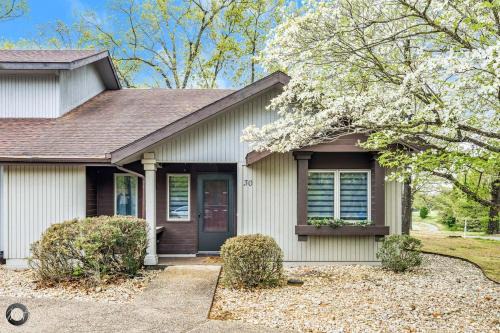 Bella Vista Casa | Modern 2BR Townhouse - Near Bike Trails & Golf