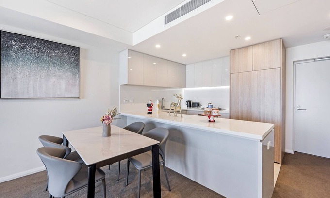 Hurstville Apartamento | Modern 2BR with Sea and Sky View