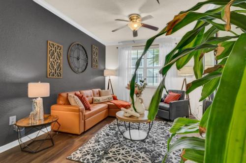 Westchase Apartamento | Modern 2br2ba W King Bed, Pools Gym #1