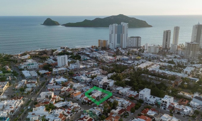 Lomas de Mazatlán Condominio | Modern 3 bdrm Condo in Golden Zone