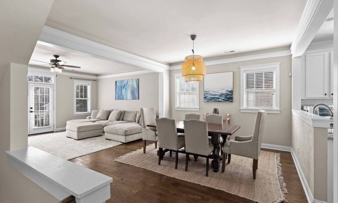 Wesley Heights Casa | Modern 3 Bed 3.5 Bath in Uptown Charlotte in the heart of it all.