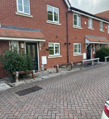 Basildon Apartamento | Modern 3-Bed 3-Bath Home - Quiet Road - Parking For 2 Cars - LMV Property