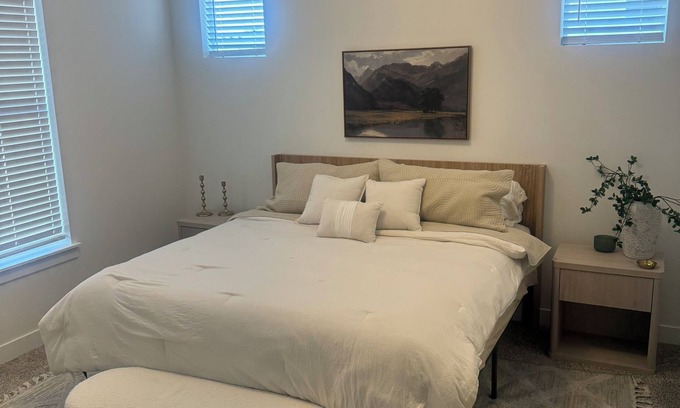 Riverton Condominio | Modern 3 bed condo in heart of Riverton