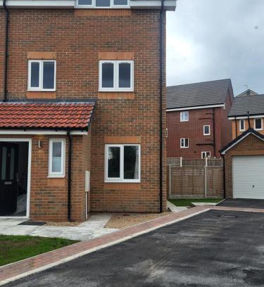 Rotherham Casa | Modern 3-Bed House in Rotherham, WiFi, Garden & Free Parking