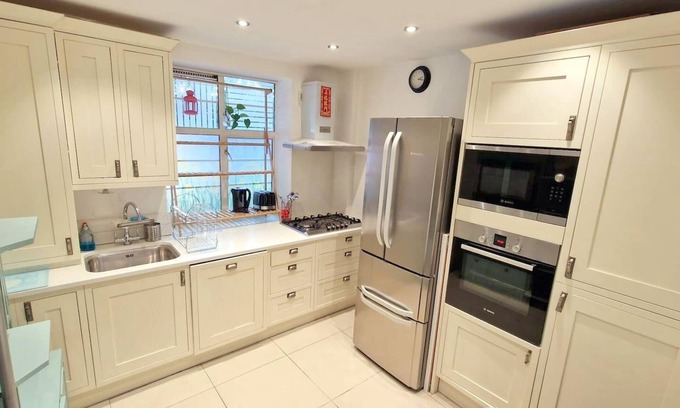 Surrey Docks Casa | Modern 3-Bed House in Surrey Quays