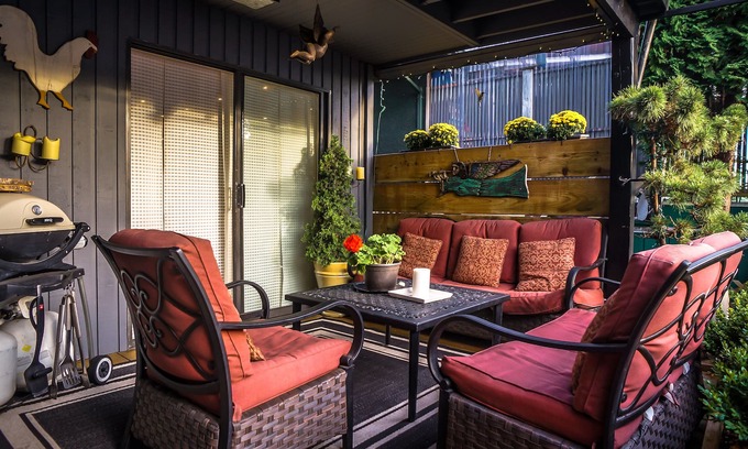 Upper Lonsdale Casa | Suite moderna de 3 dormitorios con patio con barbacoa.