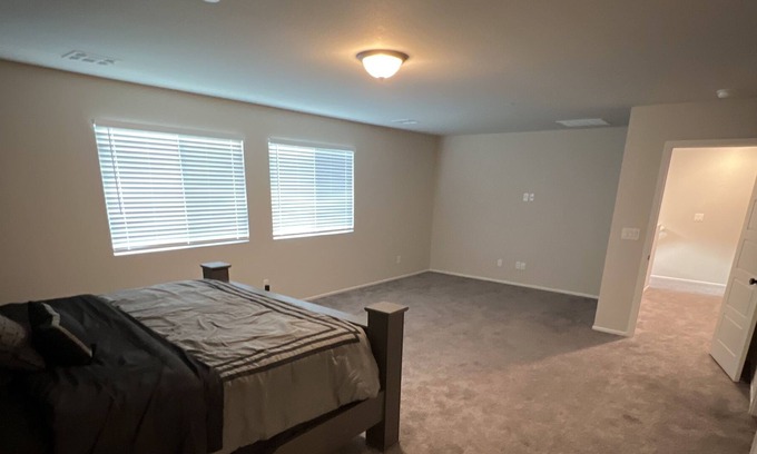 North Las Vegas Casa | Modern 3 Bedroom Home With Loft