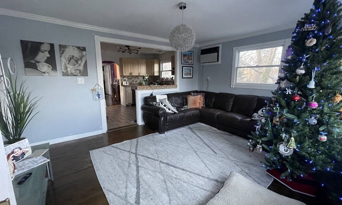 Elwood Casa | Modern 3 bedroom 2 bath cozy home with full basement