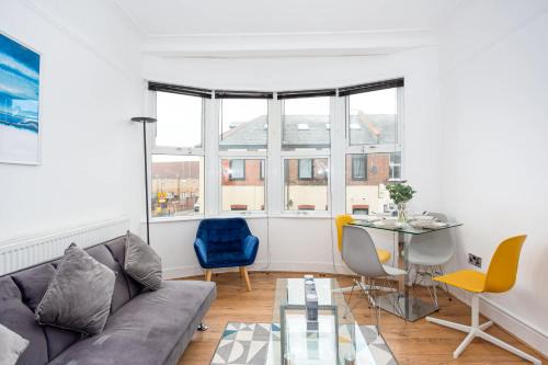 Southend-on-Sea Casa | Modern 3 Bedroom Home with Parking in Southend